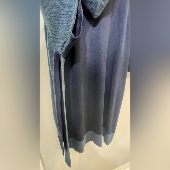 Lululemon Opened Up Poncho Iron Blue/True Navy - Size M/L - Excellent Condition - Picture 6 of 9